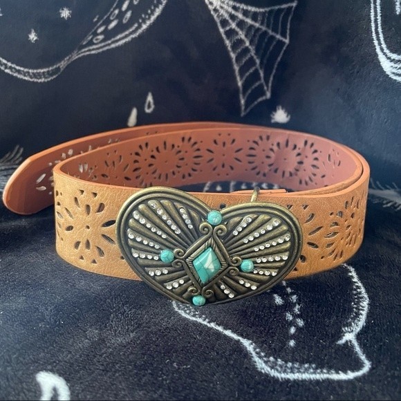 Unknown Accessories - Boho Style Heart Buckle Belt ❤️